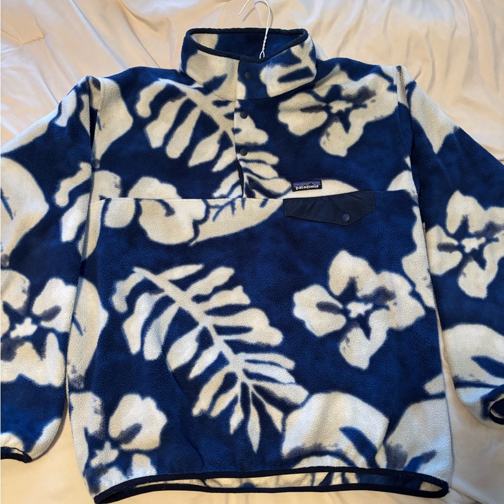 Patagonia Navy and White Floral Men's Zip-Up Sweater